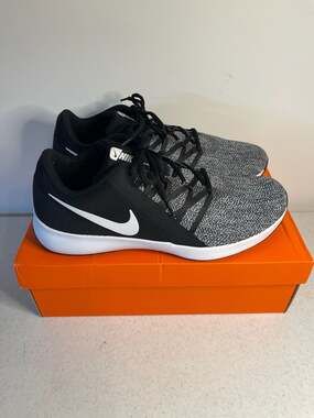 Nike Varsity Compete Trainer Men's Size 13 Black/White Athletic Shoes
